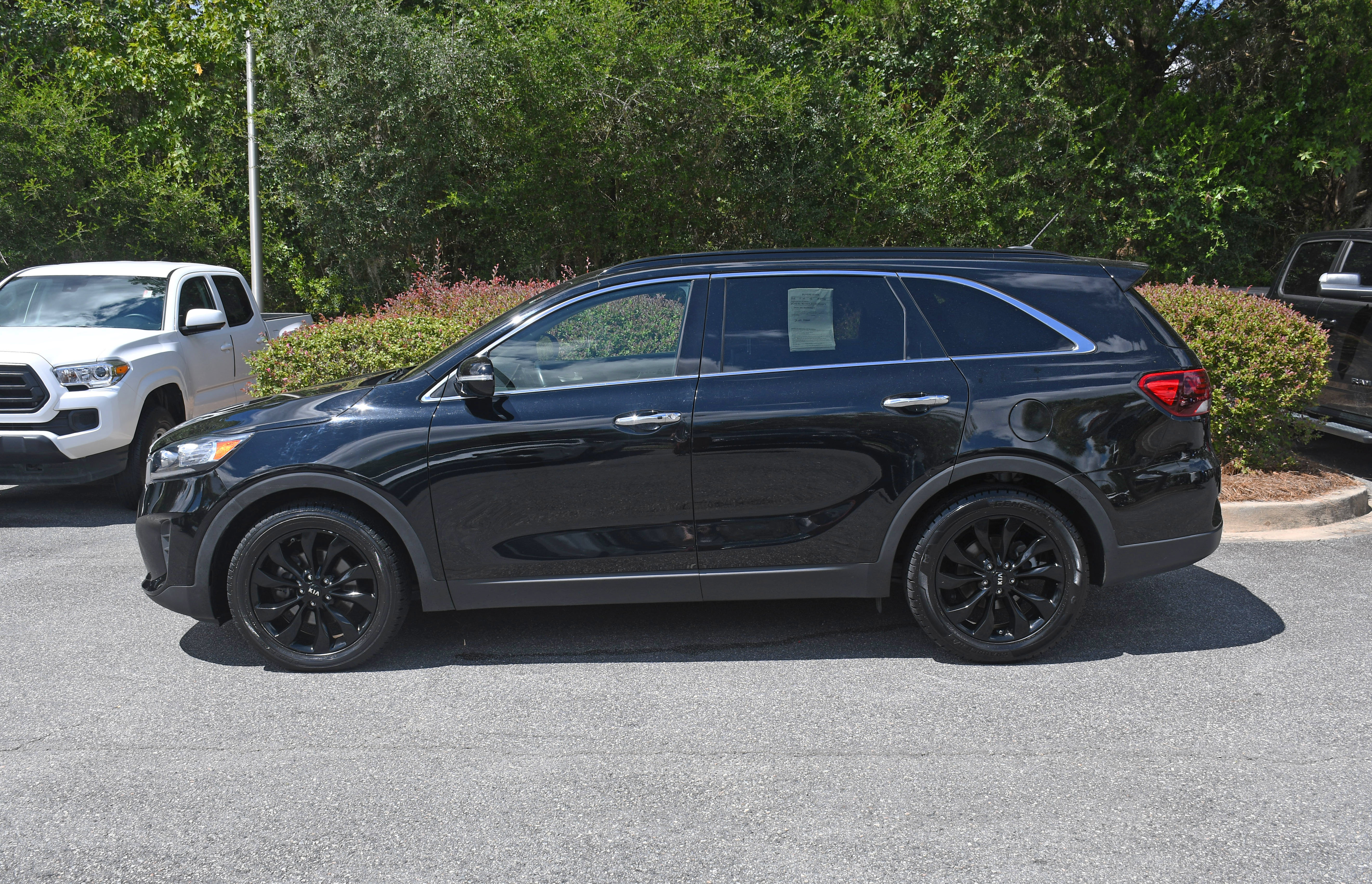 Used 2020 Kia Sorento S FWD image 2