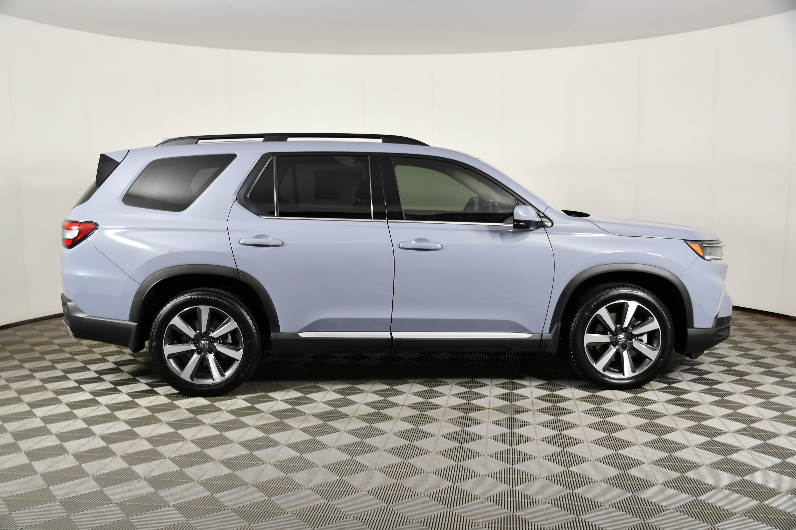 Certified 2025 Honda Pilot Touring image 5