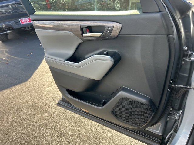 Used 2022 Toyota Highlander Limited image 30