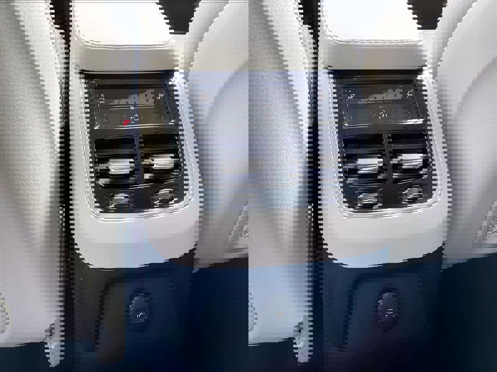 Used 2023 Volvo XC90 T8 Plus w/ Protection Package Premier image 38