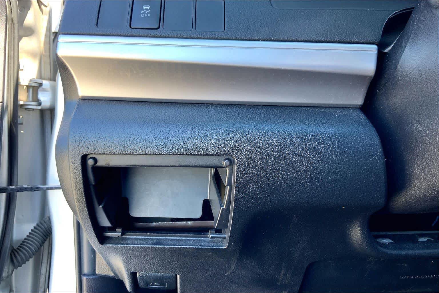 Used 2013 Toyota Camry SE FWD image 32