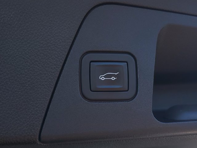 Certified 2018 Buick Envision Essence FWD image 8