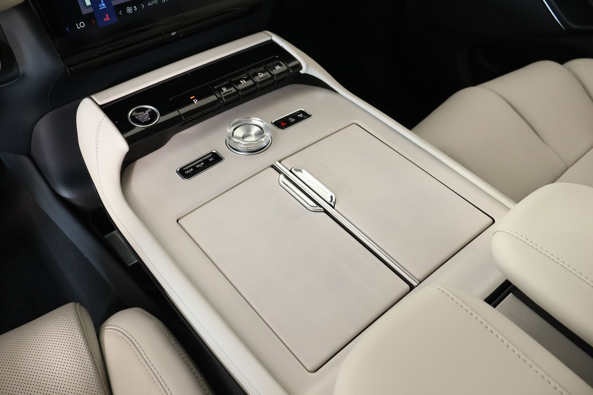 New 2026 Lincoln Navigator L Premier AWD/4WD image 8
