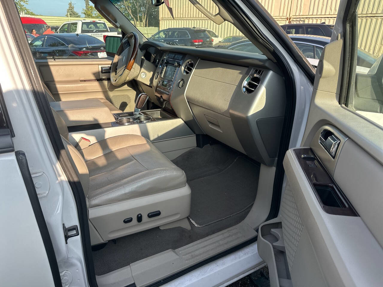 Used 2010 Ford Expedition Limited image 8