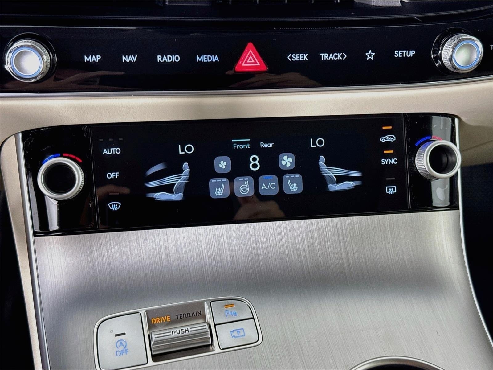 New 2027 Genesis GV70 2.5T Select AWD/4WD image 18