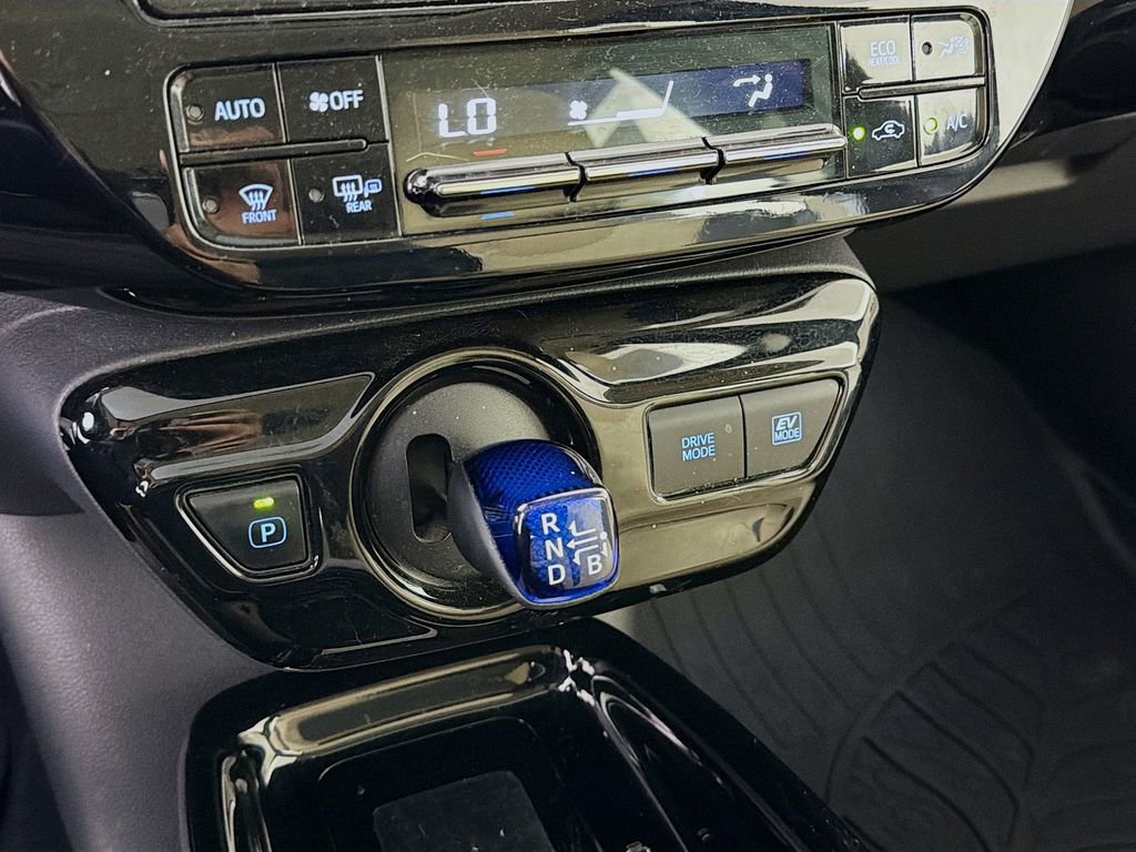 Used 2018 Toyota Prius Three w/ Advanced Technology Package image 21