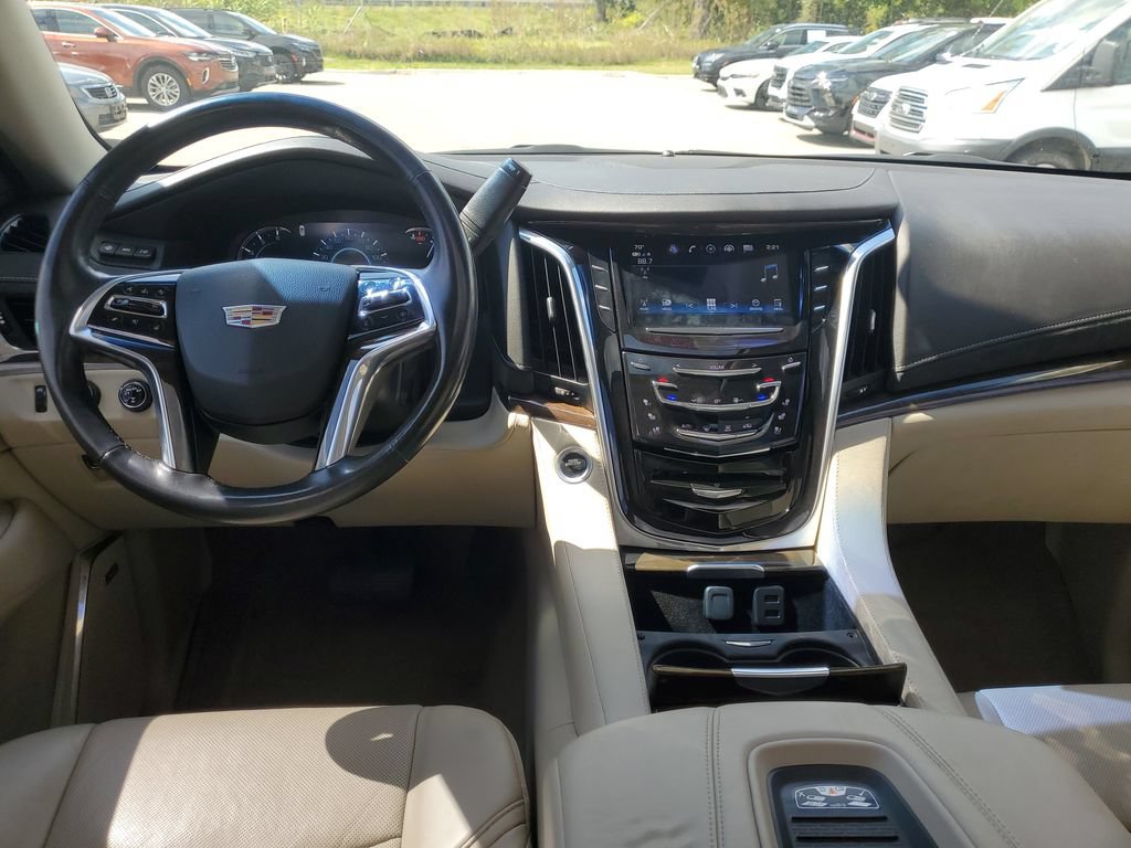 Used 2018 Cadillac Escalade Premium Luxury AWD/4WD image 19