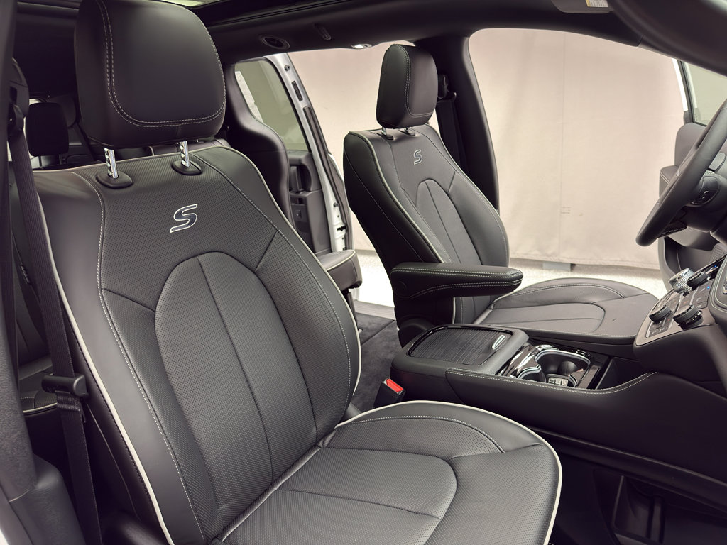 New 2026 Chrysler Pacifica Limited w/ S Appearance Package image 14