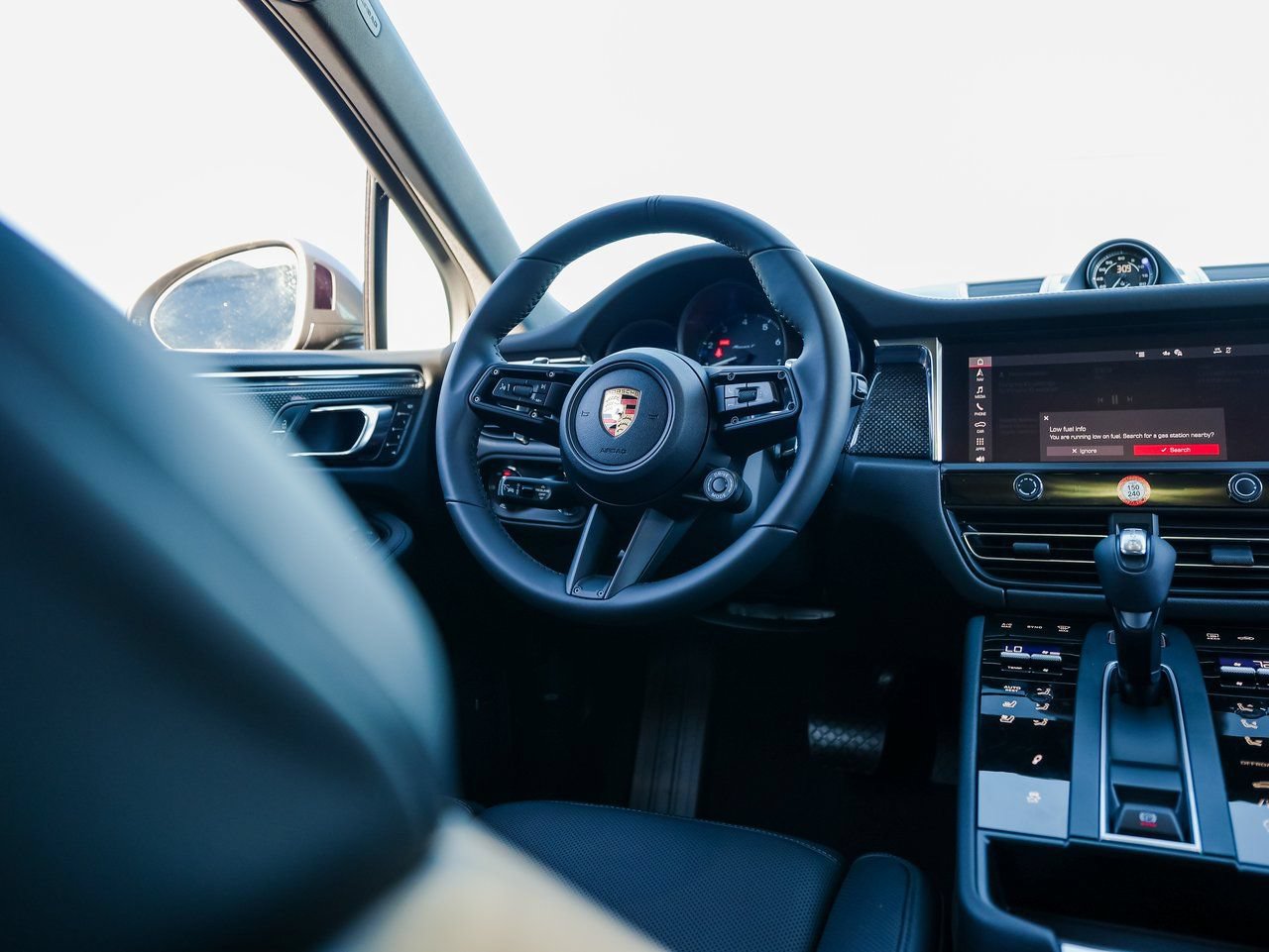 Certified 2026 Porsche Macan Turbo AWD/4WD image 25