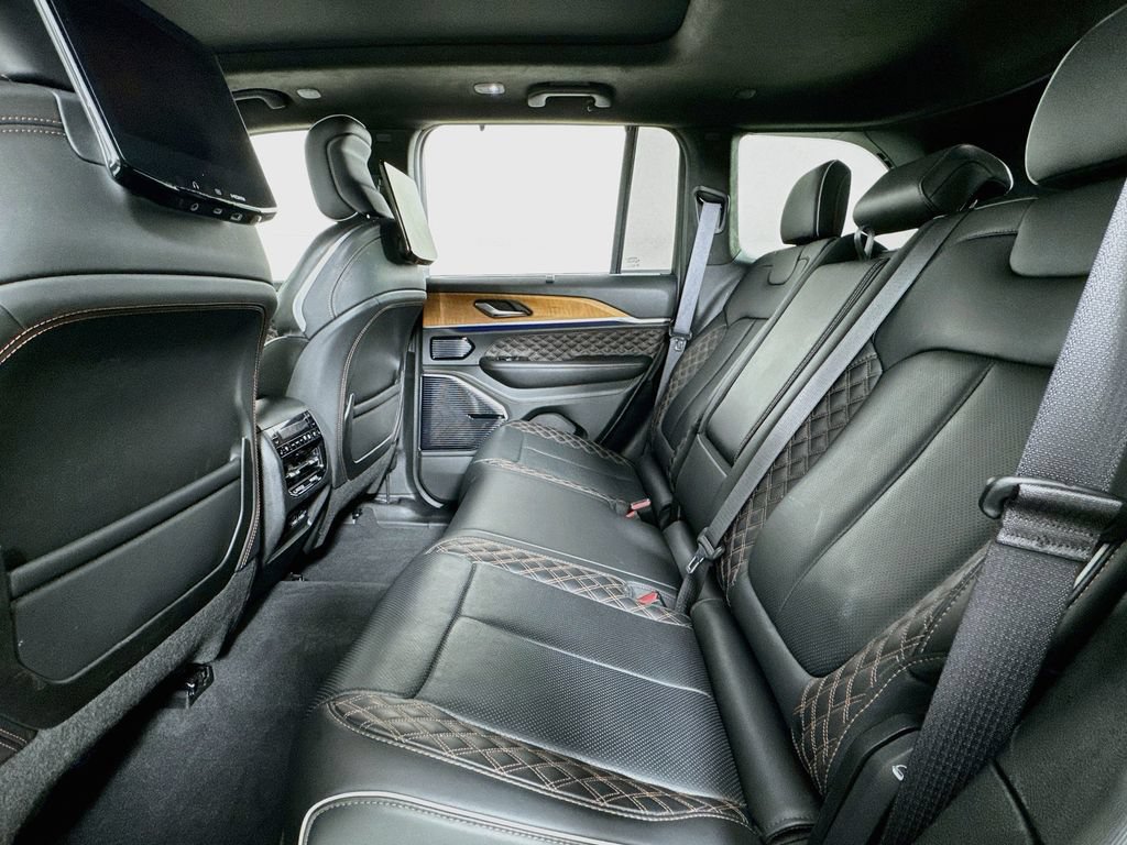 Used 2023 Jeep Grand Cherokee Summit AWD/4WD image 11