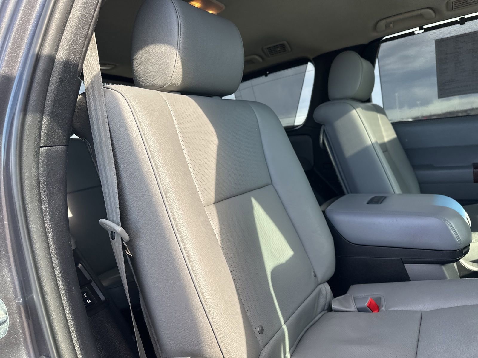 Used 2014 Toyota Sequoia Platinum AWD/4WD image 46