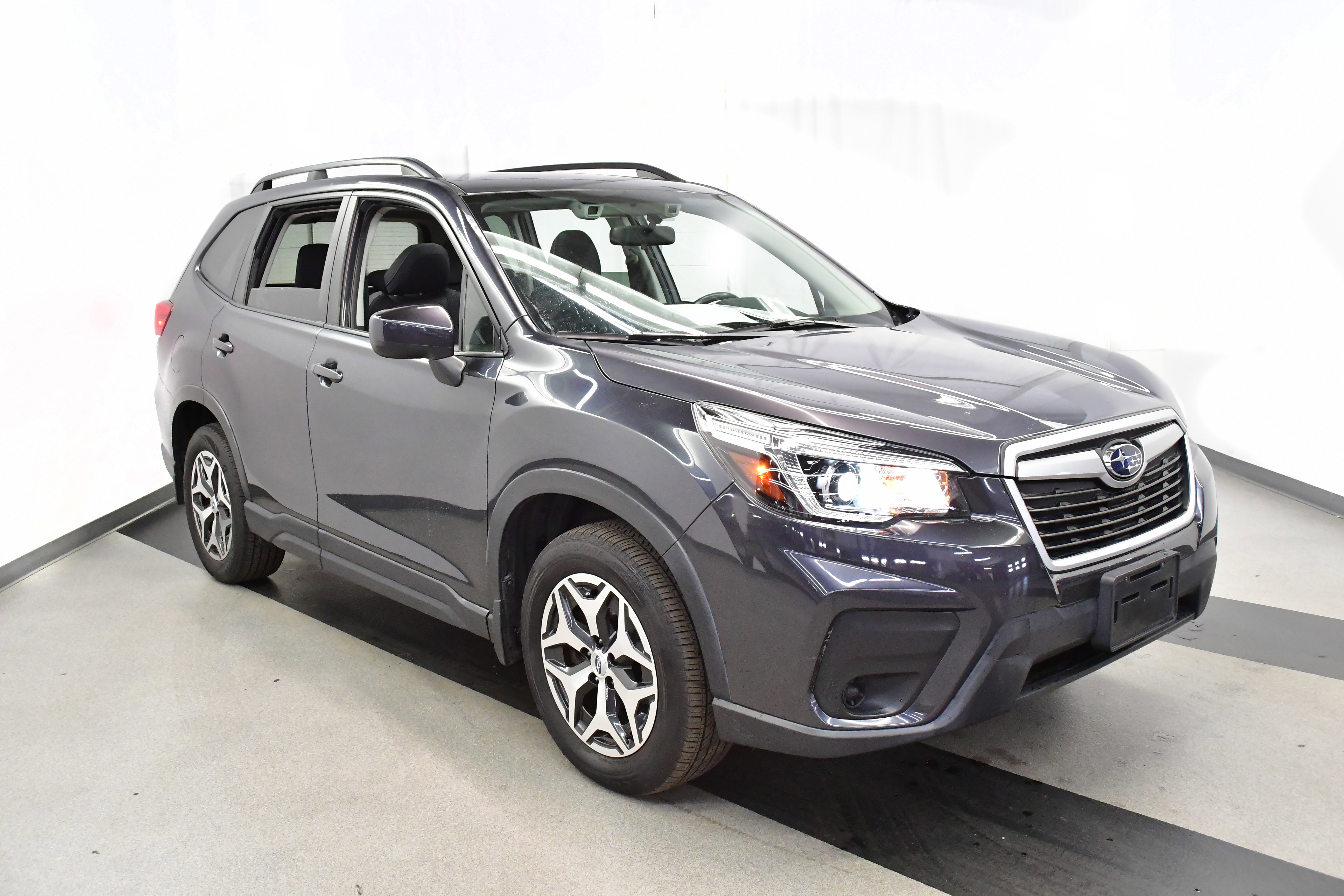 Used 2019 Subaru Forester Premium w/ All-Weather Package image 2