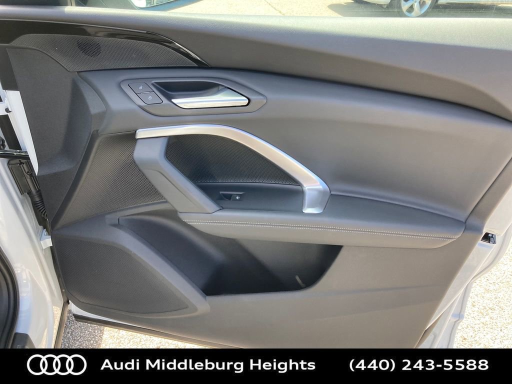 Used 2025 Audi Q5 Premium w/ Convenience Package image 29