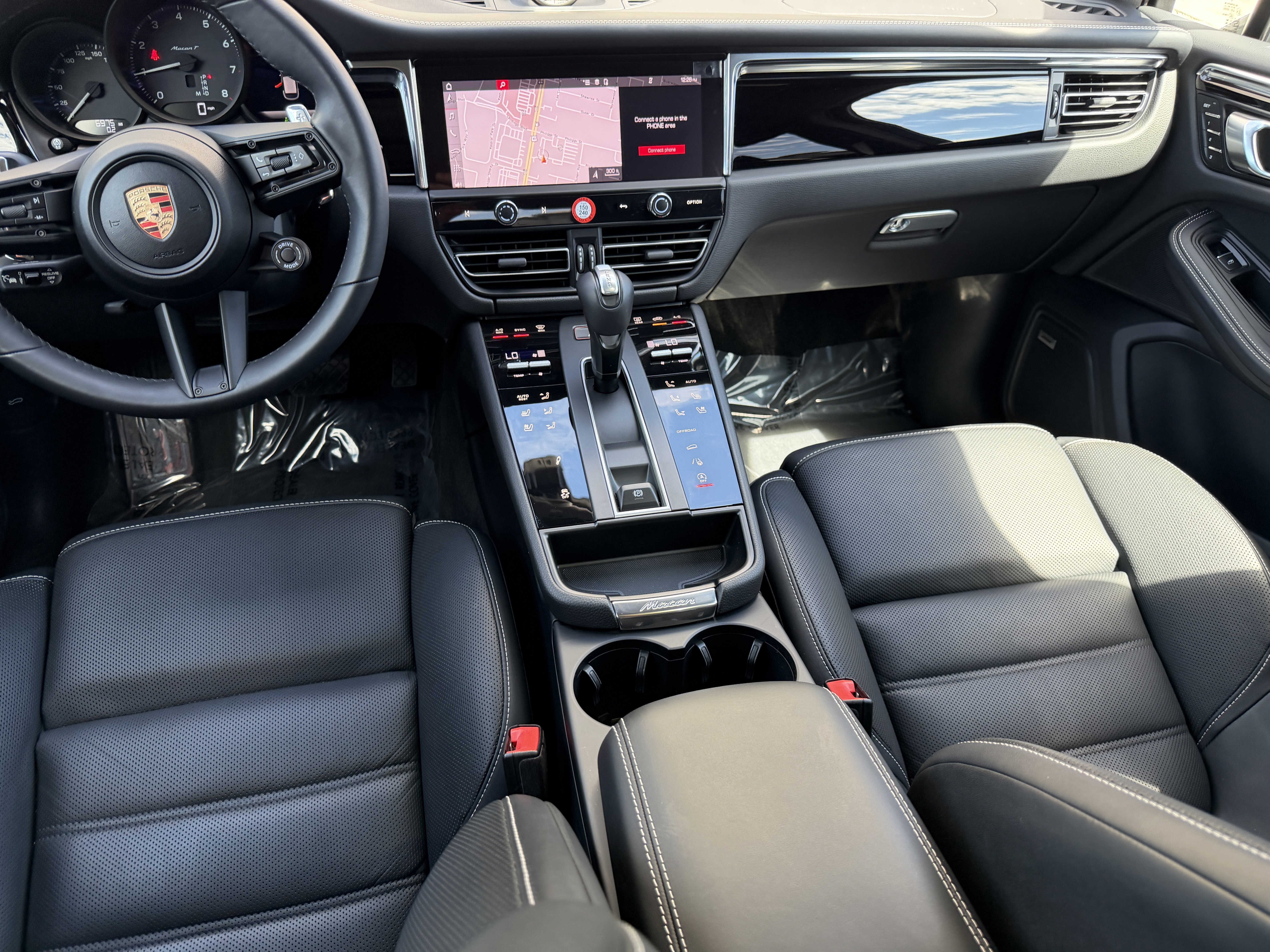 Certified 2025 Porsche Macan Turbo image 18