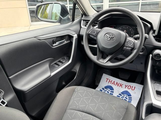 Used 2025 Toyota RAV4 XLE AWD/4WD image 32