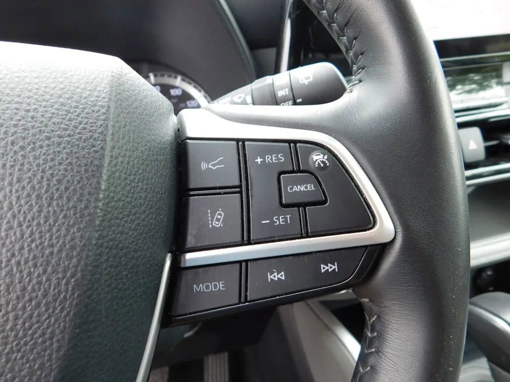 Used 2024 Toyota Highlander LE image 24