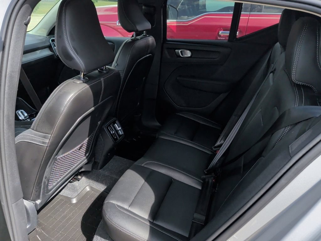 Used 2025 Volvo XC40 B5 Plus AWD/4WD image 11