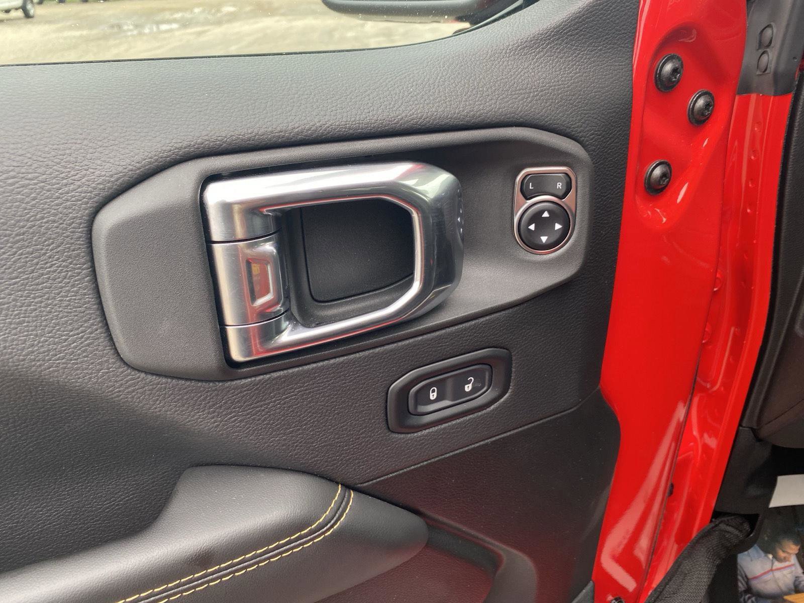 Used 2025 Jeep Gladiator High Tide image 13