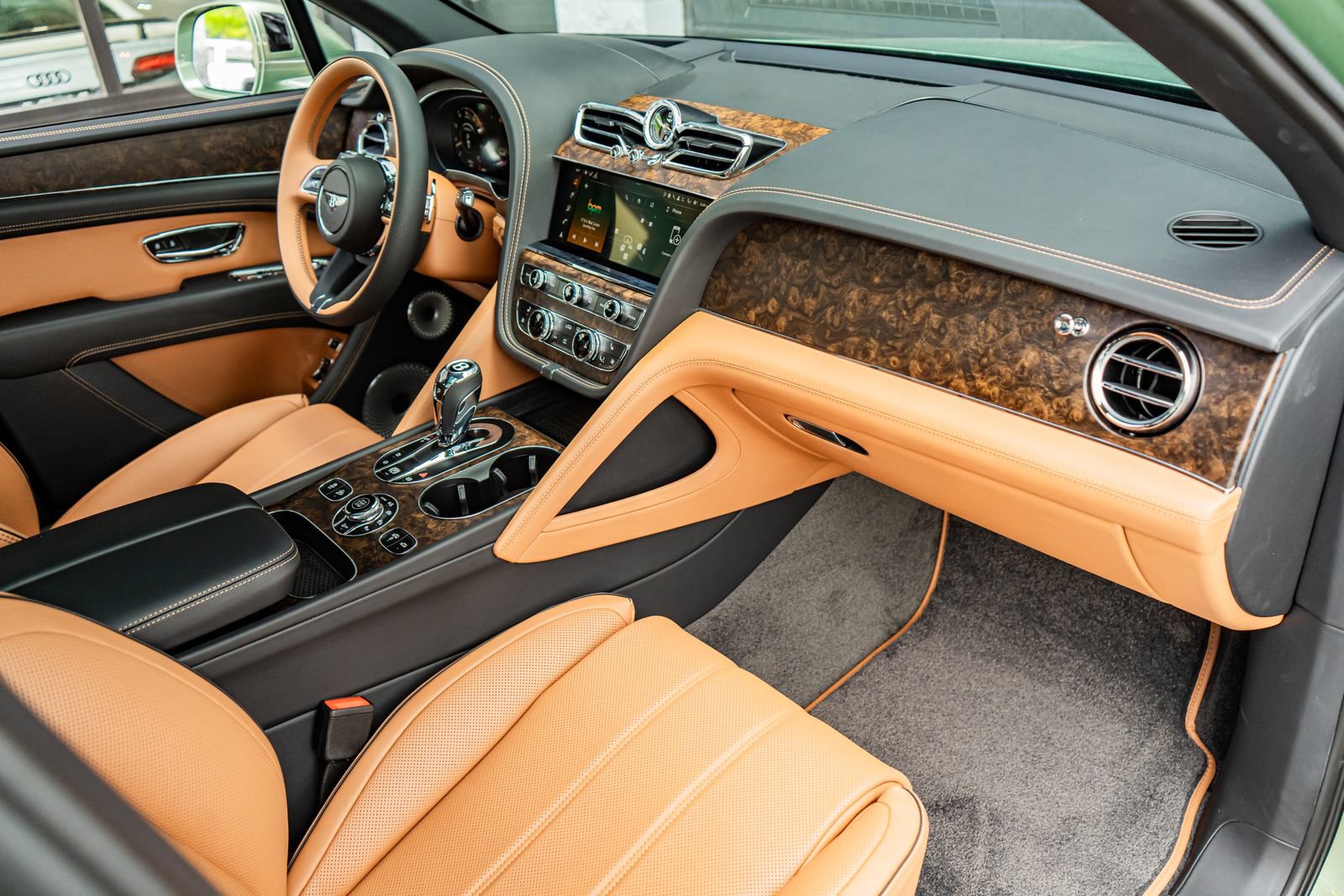 New 2026 Bentley Bentayga AWD/4WD image 2