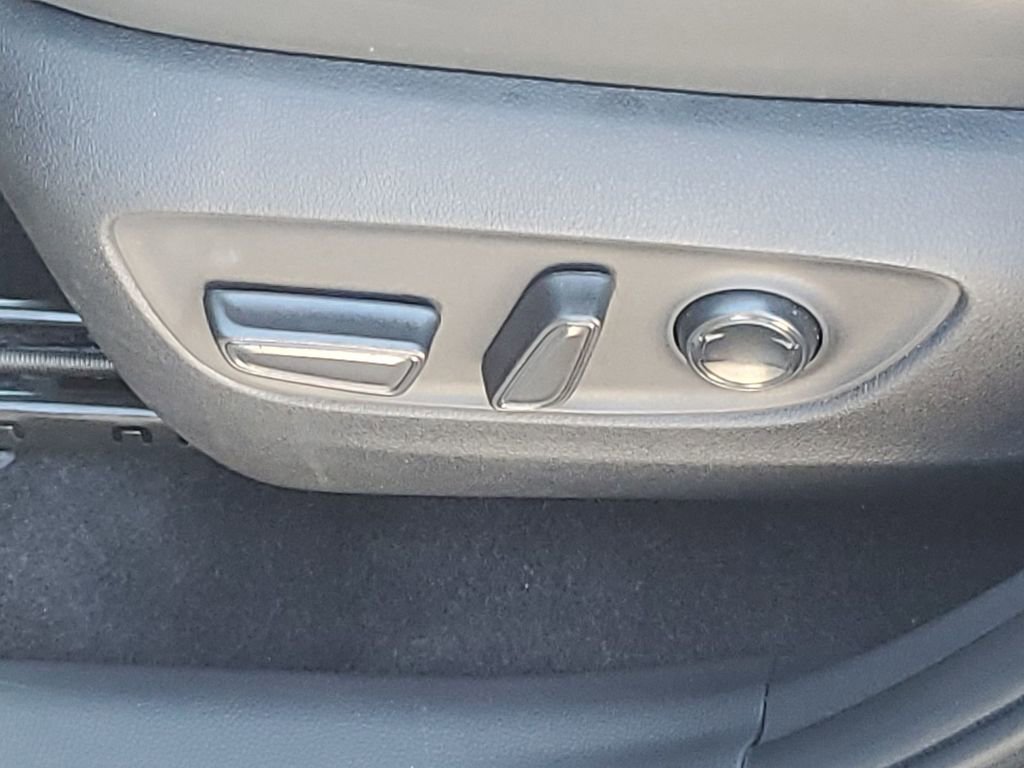 Used 2024 Toyota RAV4 Limited image 29