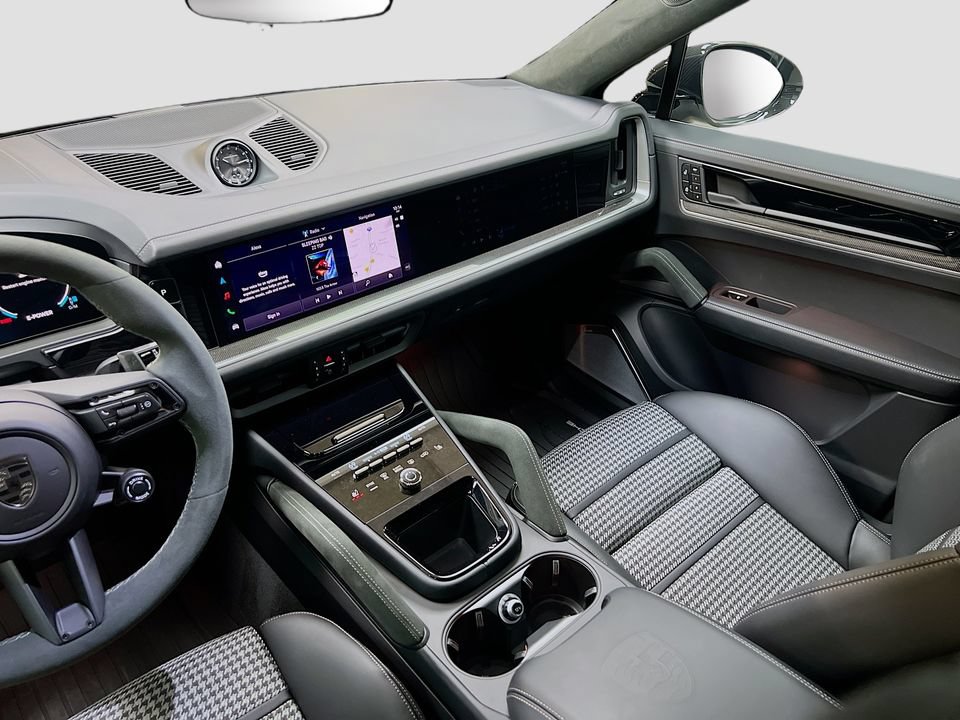 Certified 2026 Porsche Cayenne Turbo AWD/4WD image 25