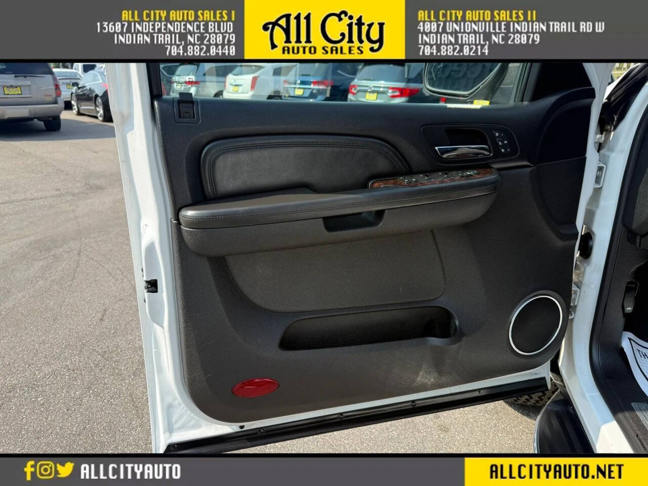 Used 2009 GMC Yukon XL Denali RWD image 9