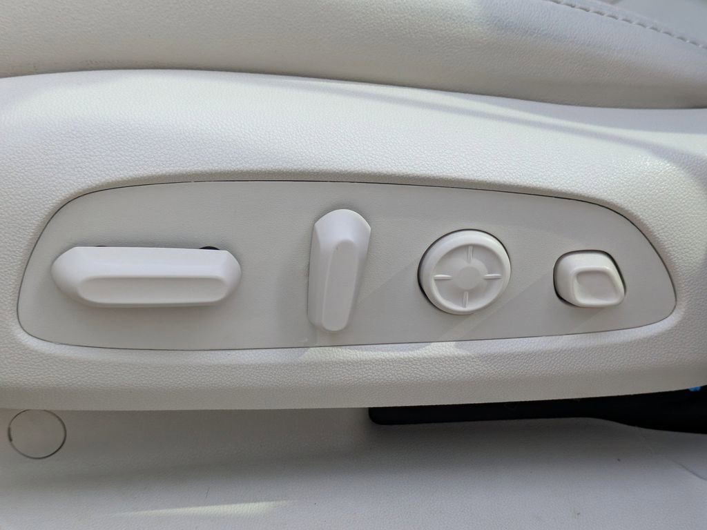 Certified 2023 Buick Enclave Avenir w/ Avenir Technology Package image 21