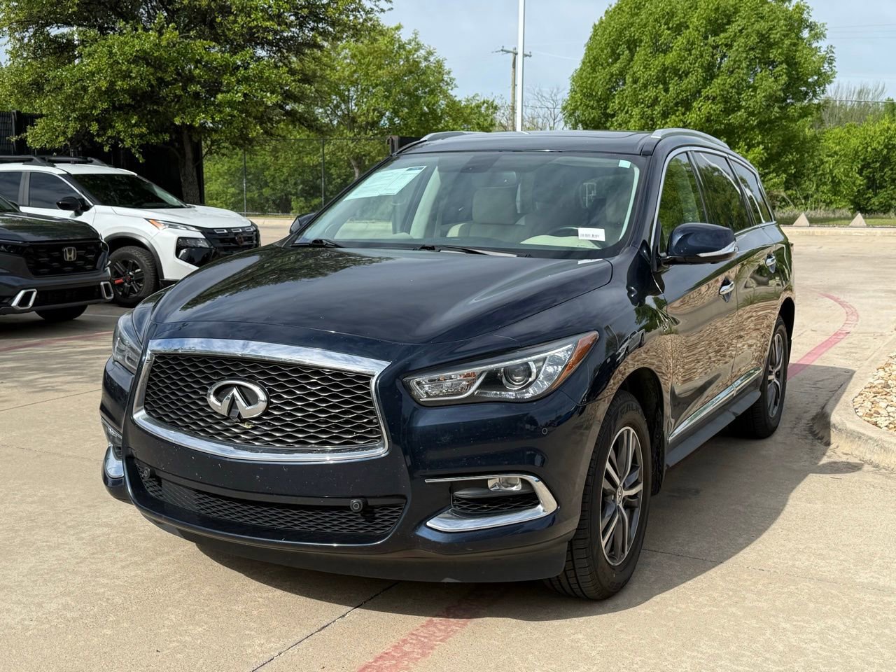 Used 2017 INFINITI QX60 AWD w/ Premium Plus Package image 1