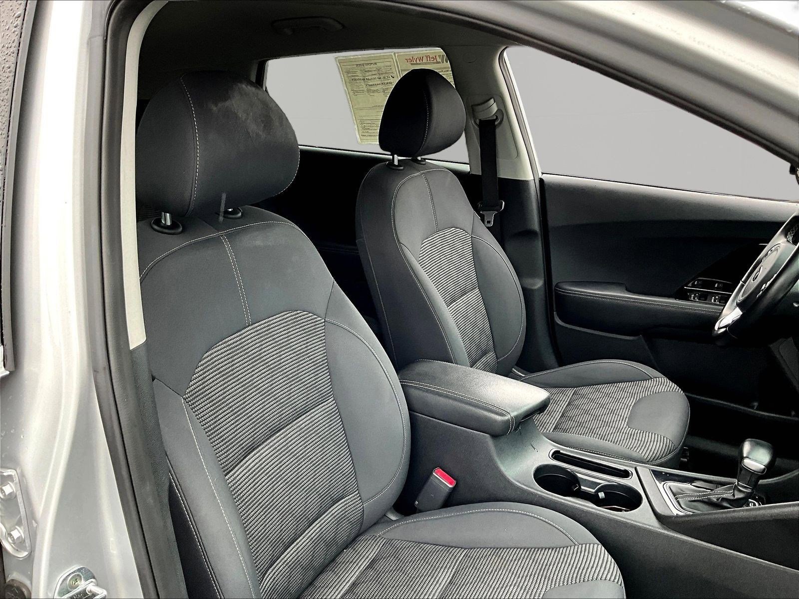 Used 2020 Kia Niro LXS FWD image 27