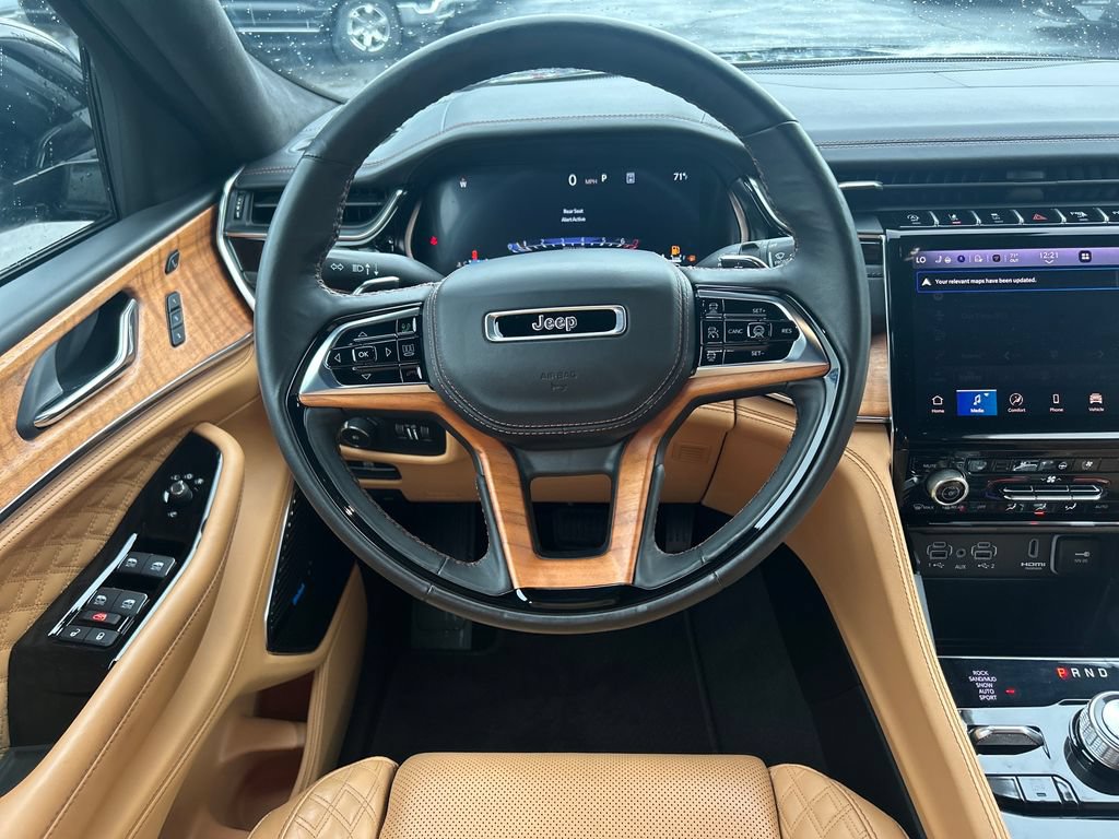 Used 2024 Jeep Grand Cherokee Summit AWD/4WD image 16