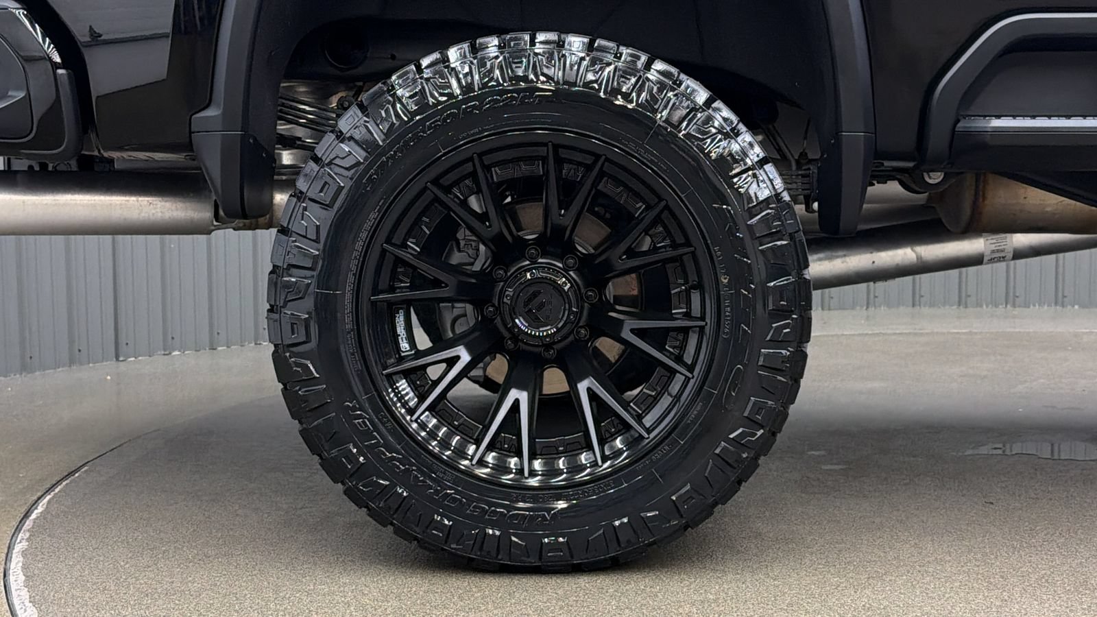 Used 2025 Chevrolet Silverado 2500 High Country w/ Midnight Edition AWD/4WD image 11