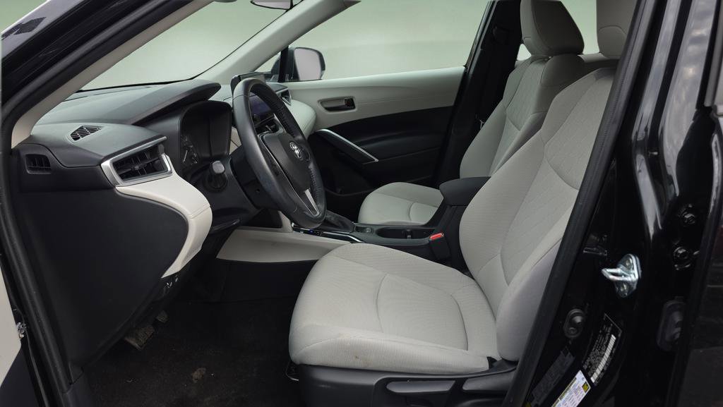 Used 2023 Toyota Corolla Cross LE image 11