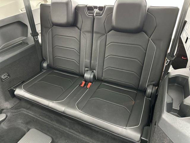 Used 2018 Volkswagen Tiguan SEL Premium w/ 3rd Row Seat Package AWD/4WD image 24