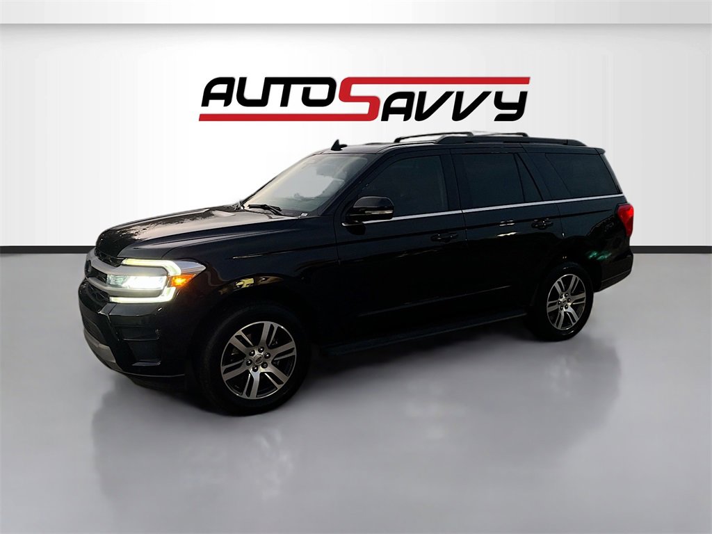 Used 2024 Ford Expedition XLT image 3