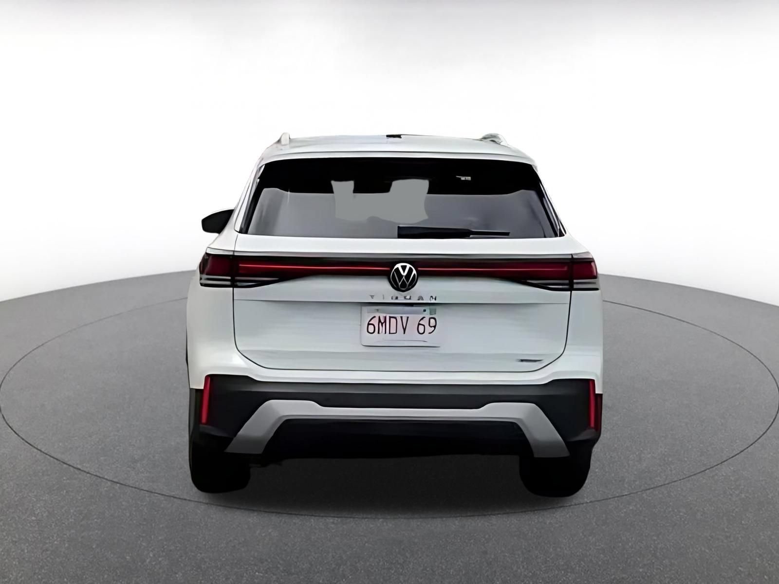 Used 2026 Volkswagen Tiguan SE AWD/4WD image 14