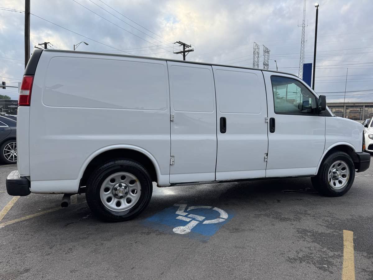 Used 2014 Chevrolet Express 1500 RWD image 4