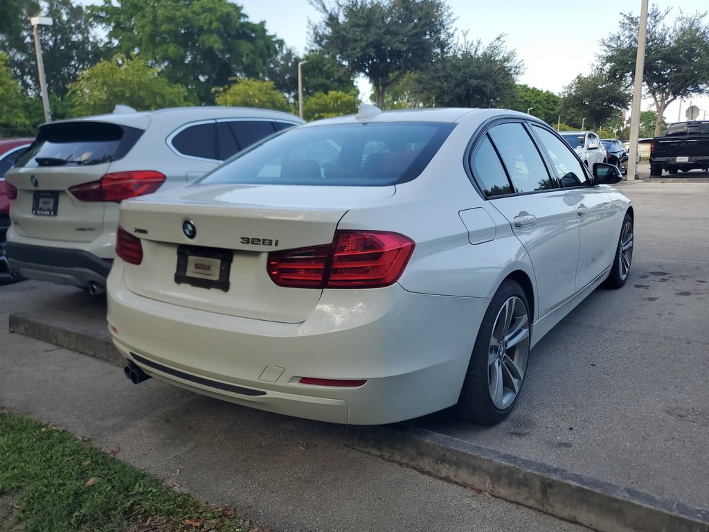 Used 2013 BMW 328i xDrive Sedan AWD/4WD image 9