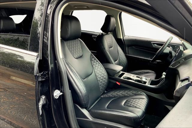 Used 2024 Ford Edge Titanium image 19