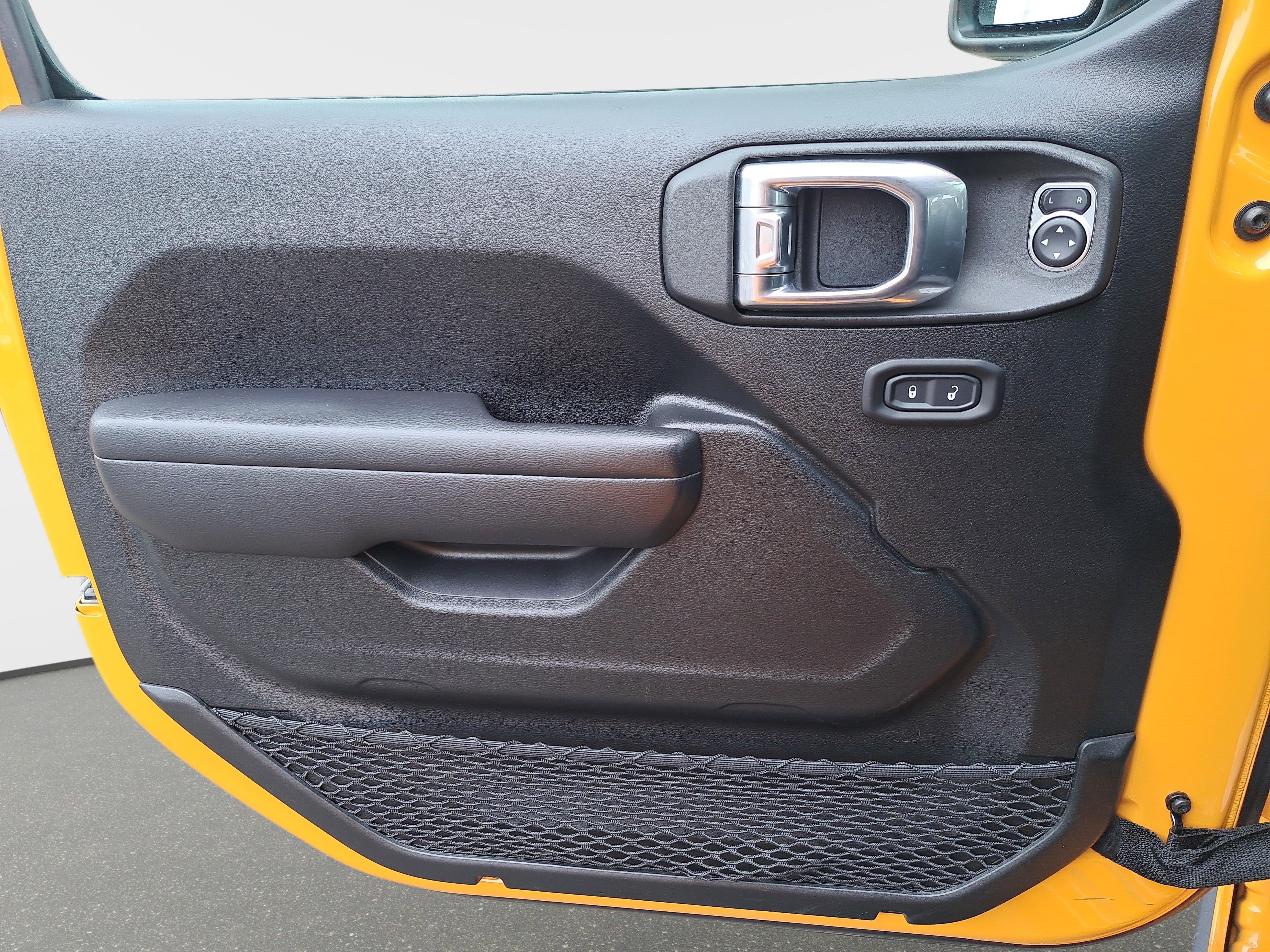 Used 2021 Jeep Gladiator Willys image 25