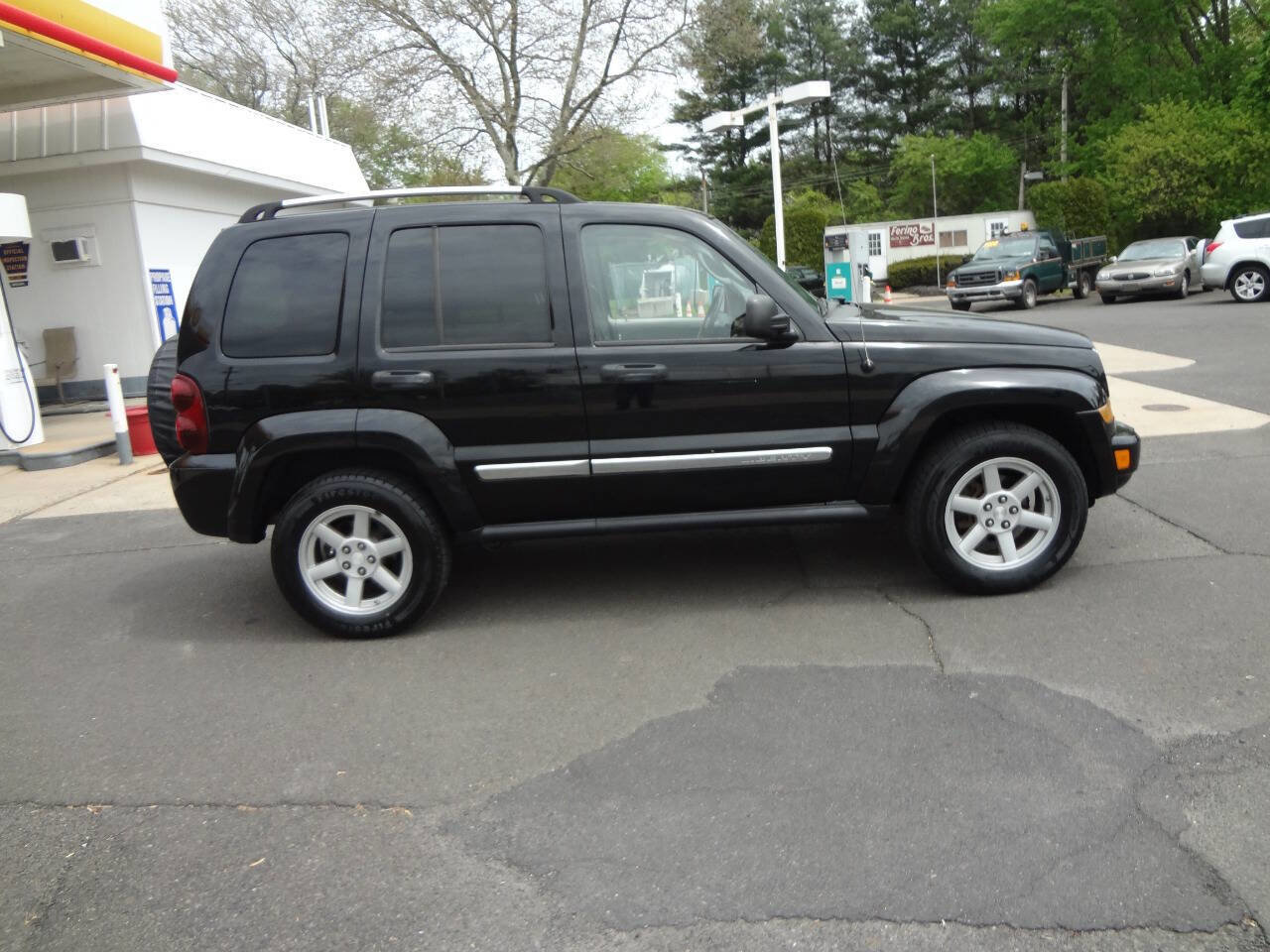 Used 2005 Jeep Liberty Limited AWD/4WD image 5