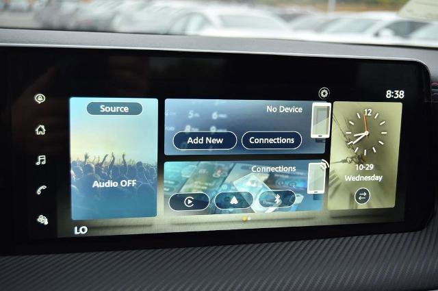 New 2025 Nissan Kicks SR image 16