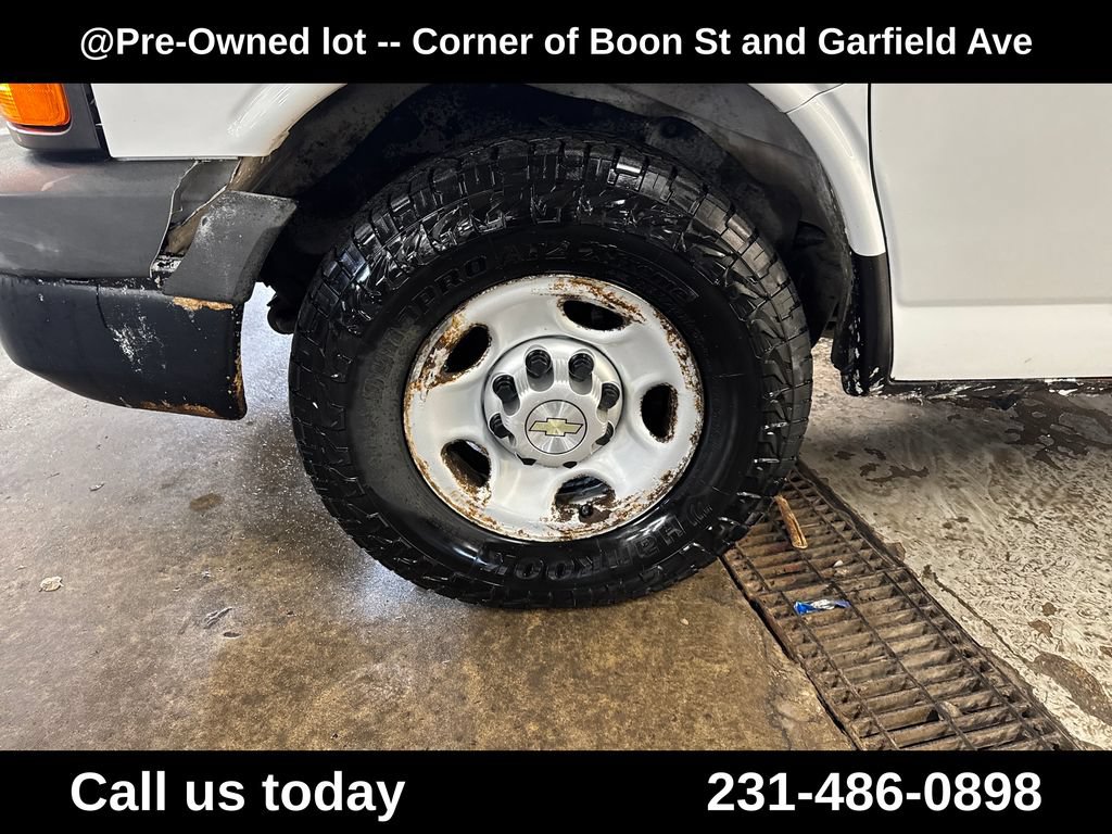 Used 2013 Chevrolet Express 2500 RWD image 11