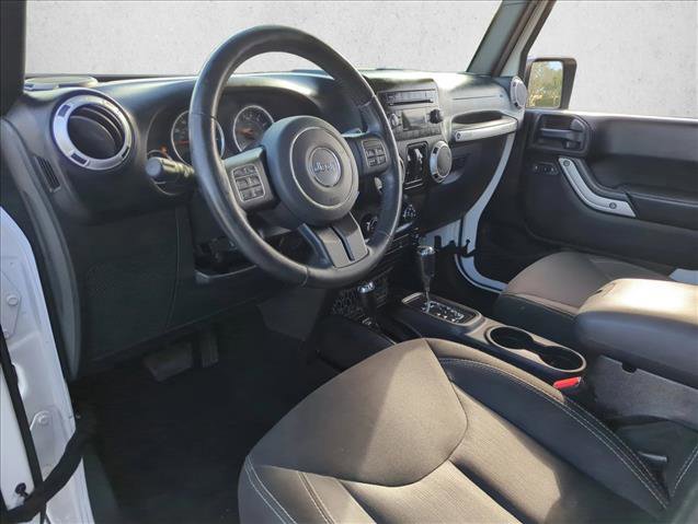Used 2015 Jeep Wrangler Unlimited Sahara w/ Max Tow Package image 9
