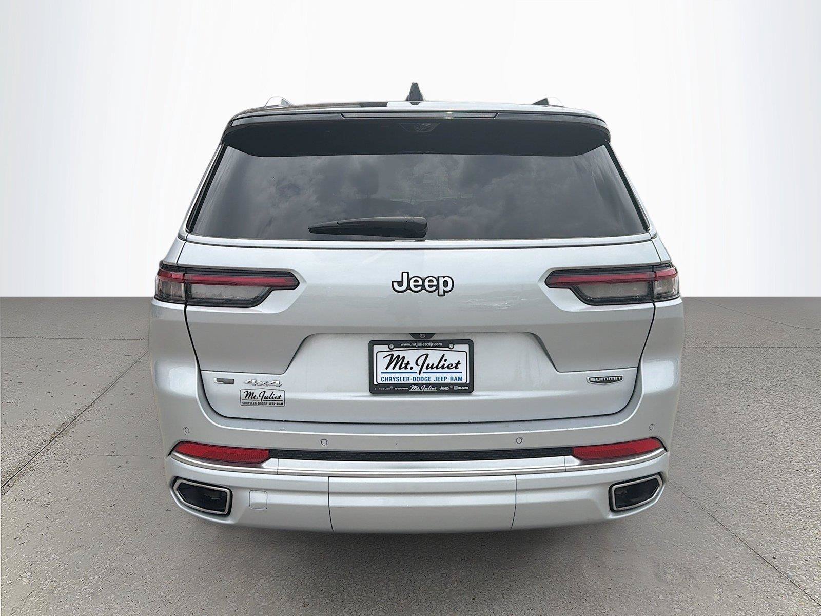 Used 2023 Jeep Grand Cherokee L Summit w/ Advanced Protech Group IV AWD/4WD image 5