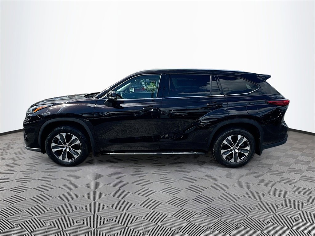 Used 2022 Toyota Highlander XLE image 8
