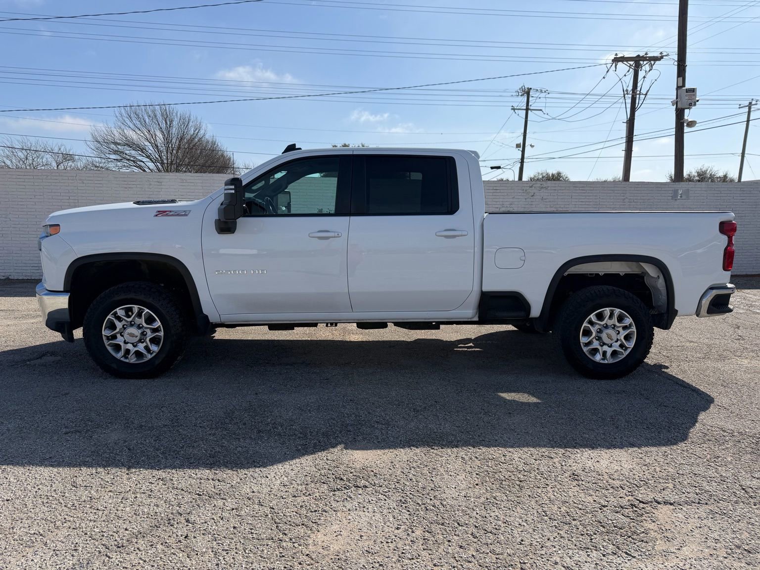 Used 2023 Chevrolet Silverado 2500 LT image 3