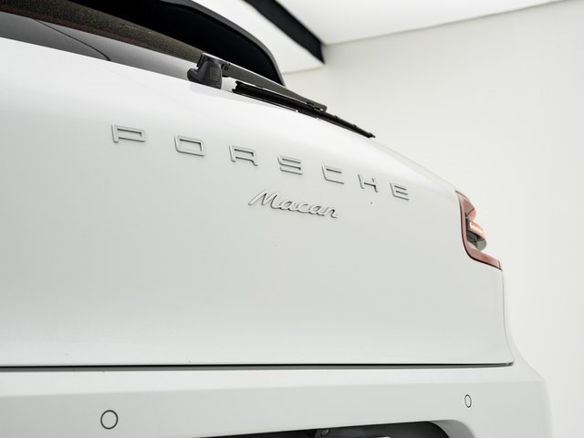 Used 2017 Porsche Macan image 32