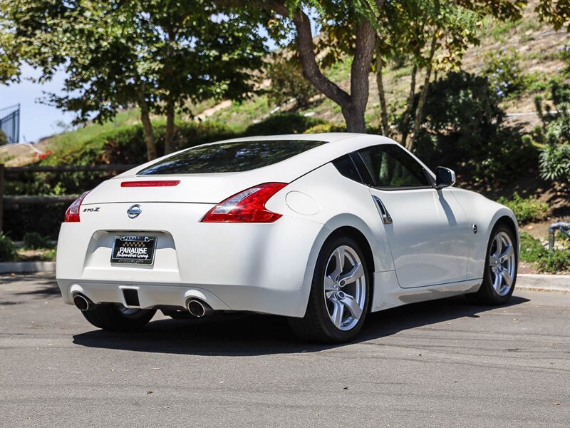 Used 2010 Nissan 370Z Coupe RWD image 5