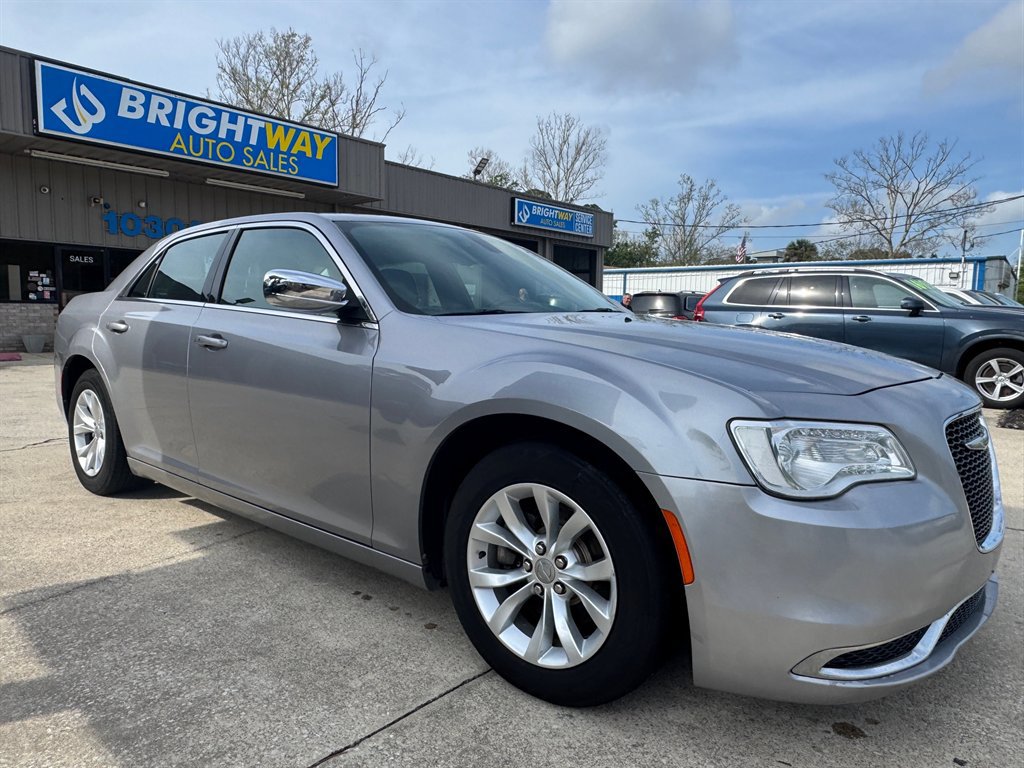 Used 2015 Chrysler 300 Limited image 3