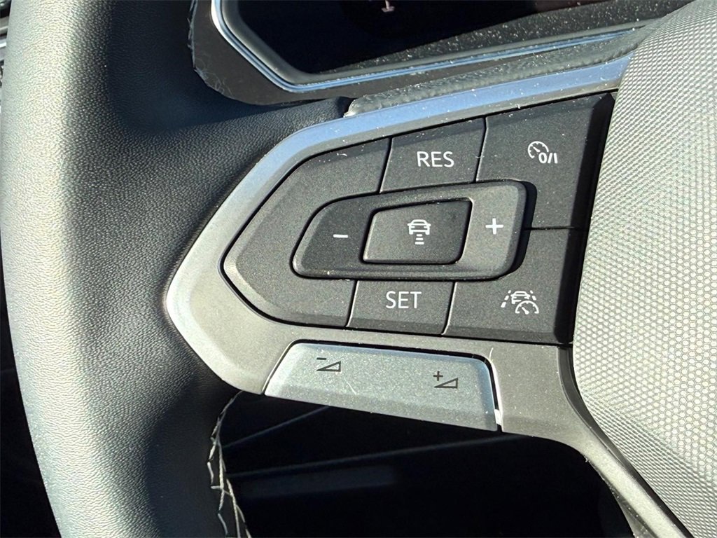 Certified 2023 Volkswagen Tiguan SE w/ Panoramic Sunroof Package image 16